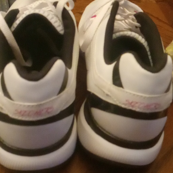 New sz 8 SKECHERS- memory foam- ULTRA FLEX - Picture 4 of 4